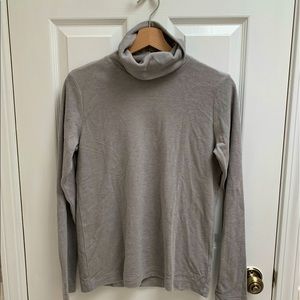 Uniqlo Women’s Gray Turtle Neck Sweater